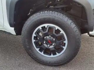 Toyota Tacoma 2024 4x4 TRD Todo Terreno 4p Doble Cabina 5.0 ft SB 8A