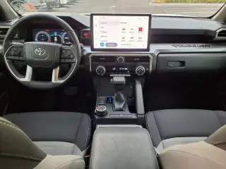 Toyota Tacoma 2024 4x4 TRD Todo Terreno 4p Doble Cabina 5.0 ft SB 8A