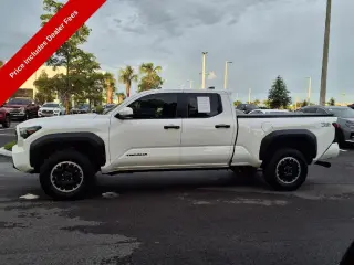 Toyota Tacoma 2024 4x4 TRD Todo Terreno 4p Doble Cabina 5.0 ft SB 8A