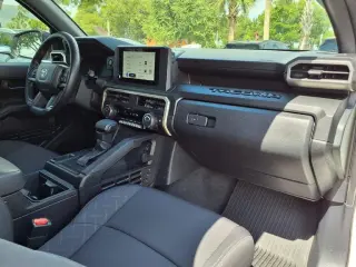Toyota Tacoma 2025 4x2 SR 4dr Cabina Doble Doble 5.0 ft SB