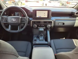 Toyota Tacoma 2025 4x2 SR 4dr Cabina Doble Doble 5.0 ft SB