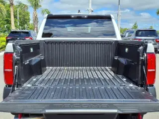 Toyota Tacoma 2025 4x2 SR 4dr Cabina Doble Doble 5.0 ft SB