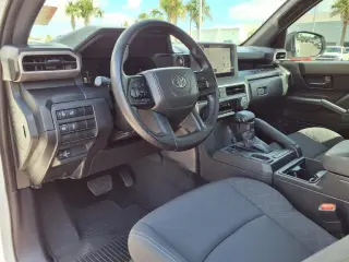 Toyota Tacoma 2025 4x2 SR 4dr Cabina Doble Doble 5.0 ft SB