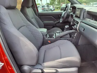 Toyota Tacoma 2024 4x4 SR 4p Doble Cabina Doble 5.0 ft CB 8A