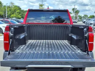 Toyota Tacoma 2024 4x4 SR 4p Doble Cabina Doble 5.0 ft CB 8A