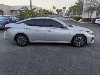 Nissan Altima 2024 2.5 SV Sedán de 4 puertas