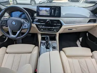 Serie 5 BMW 2023 530i Sedan de 4 puertas
