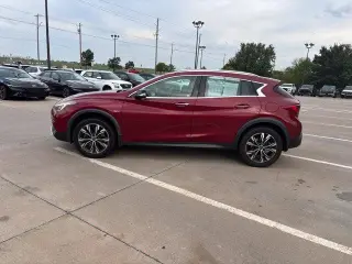 INFINITI QX30 2018 AWD Luxe 4dr Crossover (lanzamiento a mitad de año)