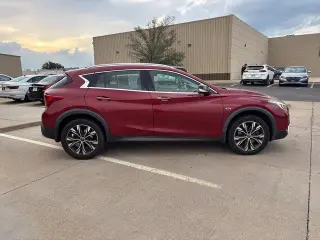 INFINITI QX30 2018 AWD Luxe 4dr Crossover (lanzamiento a mitad de año)