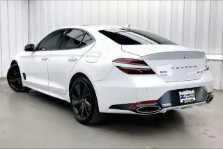 Genesis G70 2023 3.3T Estándar 4p Sedán