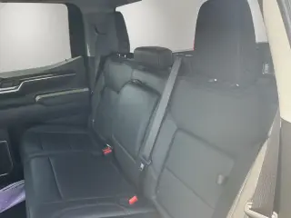 GMC Sierra 1500 2025 4x2 SLT 4p. Cabina de tripulación 5,8 ft. SB
