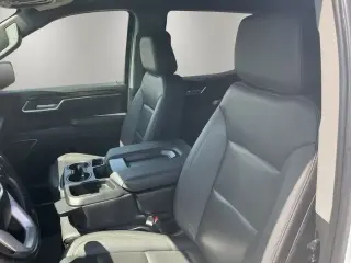 GMC Sierra 1500 2025 4x2 SLT 4p. Cabina de tripulación 5,8 ft. SB