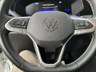 Volkswagen Taos 2023 SE 4p SUV