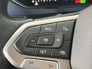 Volkswagen Taos 2023 SE 4p SUV