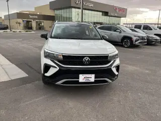 Volkswagen Taos 2023 SE 4p SUV