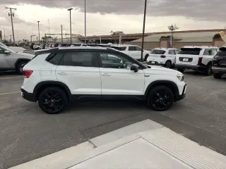 Volkswagen Taos 2023 SE 4p SUV