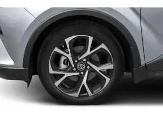Toyota C-HR 2018 XLE 4dr Crossover