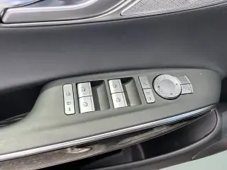 Genesis GV70 2025 AWD 2.5T Estándar 4p SUV