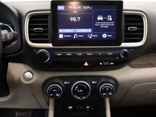 Hyundai VENUE 2026 SEL 4dr Crossover con techo bicolor