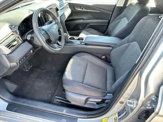 Toyota Camry 2025 LE 4p Sedan