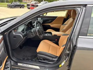 Lexus ES 300h 2025 F SPORT Diseño 4dr Sedán