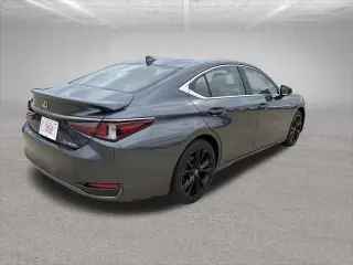 Lexus ES 300h 2025 F SPORT Diseño 4dr Sedán