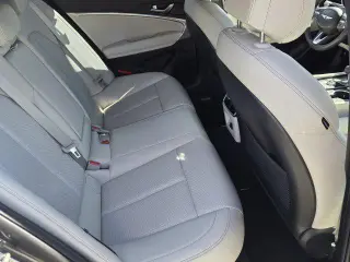 Genesis G70 2024 2.5T Estándar 4p Sedan