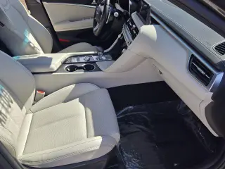 Genesis G70 2024 2.5T Estándar 4p Sedan