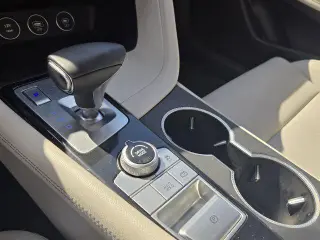 Genesis G70 2024 2.5T Estándar 4p Sedan