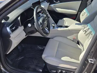 Genesis G70 2024 2.5T Estándar 4p Sedan