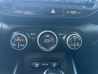 Hyundai VENUE 2025 SEL 4dr Crossover