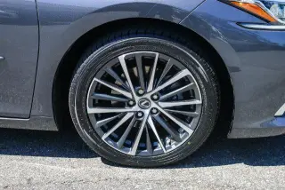 Sedán Lexus ES 350 2023 de 4 puertas