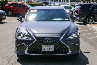 Sedán Lexus ES 350 2023 de 4 puertas