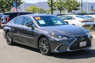 Sedán Lexus ES 350 2023 de 4 puertas