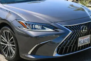 Sedán Lexus ES 350 2023 de 4 puertas