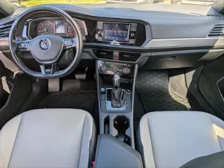 Volkswagen Jetta 2021 Línea R 4p Sedan 8A