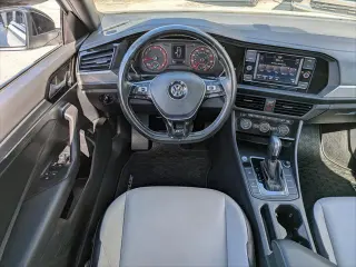 Volkswagen Jetta 2021 Línea R 4p Sedan 8A