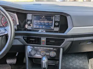 Volkswagen Jetta 2021 Línea R 4p Sedan 8A
