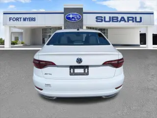 Volkswagen Jetta 2021 Línea R 4p Sedan 8A