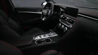 Genesis G70 2023 3.3T Estándar 4p Sedán