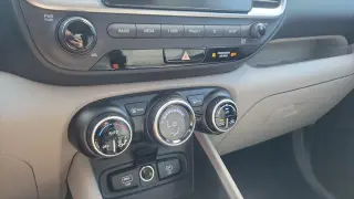 Hyundai VENUE 2023 SEL 4p Crossover