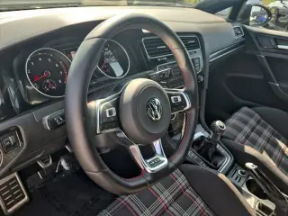 Volkswagen Golf GTI 2017 S 4dr Hatchback 6M