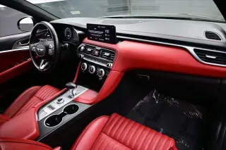 Genesis G70 2023 2.0T 4dr Sedán