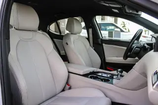 Genesis G70 2025 2.5T Estándar 4p Sedan