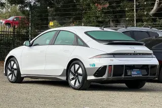 Hyundai IONIQ 6 2025 SE Standard Range 4dr Sedán
