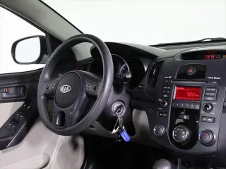 Kia Forte 2010 EX 4dr Sedan 5M