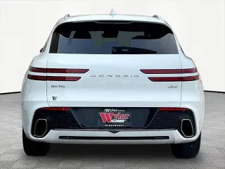 Genesis GV70 2025 AWD 2.5T Estándar 4p SUV
