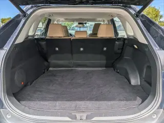 Toyota RAV4 Híbrido 2023 AWD XLE Premium SUV 4 puertas