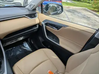 Toyota RAV4 Híbrido 2023 AWD XLE Premium SUV 4 puertas
