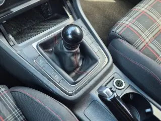 Volkswagen Golf GTI 2017 S 4p Hatchback 6M